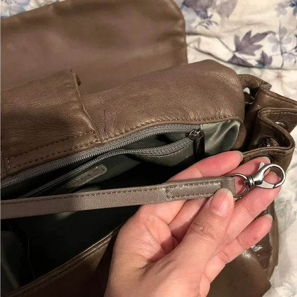 CHANEL BROOKLYN ACCORDION FLAP BAG - Picture 10 of 17